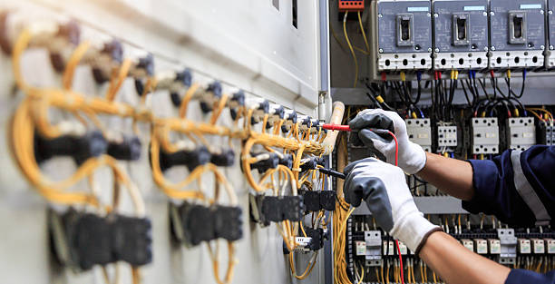 Professional Electrician technician working in Bellefonte, DE